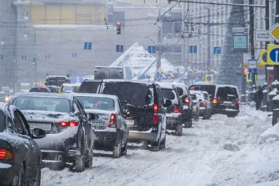     Вечером в городе также ожидаются пробки до 8 баллов, а при ухудшении погоды – до 9 баллов  GLOBAL LOOK PRESS