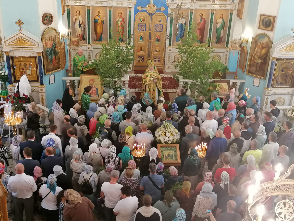 Храм Казанской Иконы г. Зеленогорска. Престольный праздник.Вид с клироса.