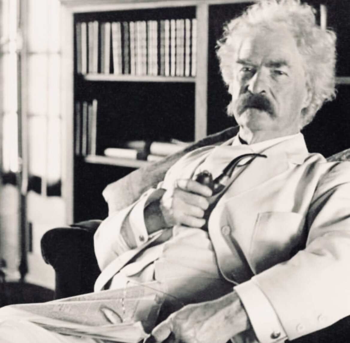 Марк Твен (30.11.1835-21.04.1910 гг.) – американский писатель, журналист, общественный деятель, юморист и автор множества острот и афоризмов. Настоящее имя – Сэмюэл Ленгхорн Клеменс.