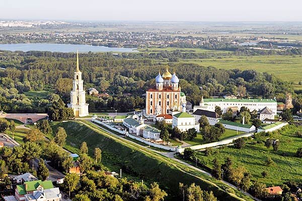 До этих пяти старинных и красивых городов можно купить очень недорогие билеты на поезд из Москвы. А в самих городах найти приличные и вполне бюджетные отели, и даже с завтраками.-6