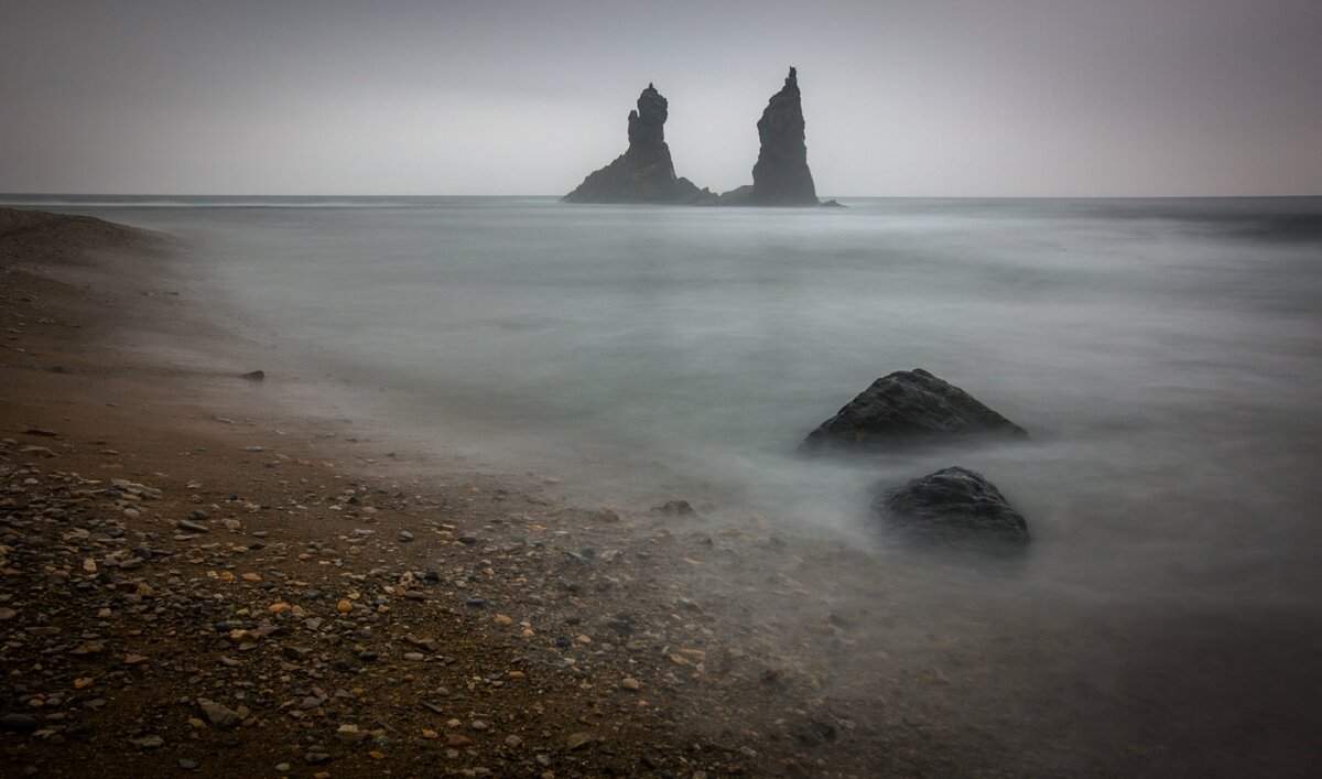 Море два брата. Скалы два брата приморский край. Приморский край рудная пристань скала два брата. Скалы два брата приморский край. Кекуры два брата приморский край.