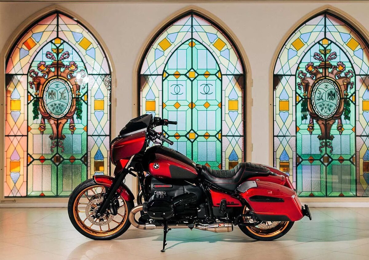 Кастом на базе R 18 B от французской компании Ortolani Customs. 