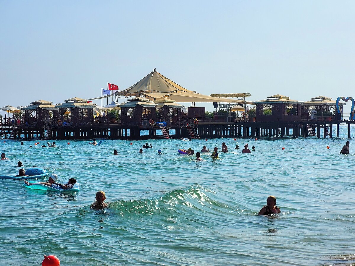 "Это последний день на море.