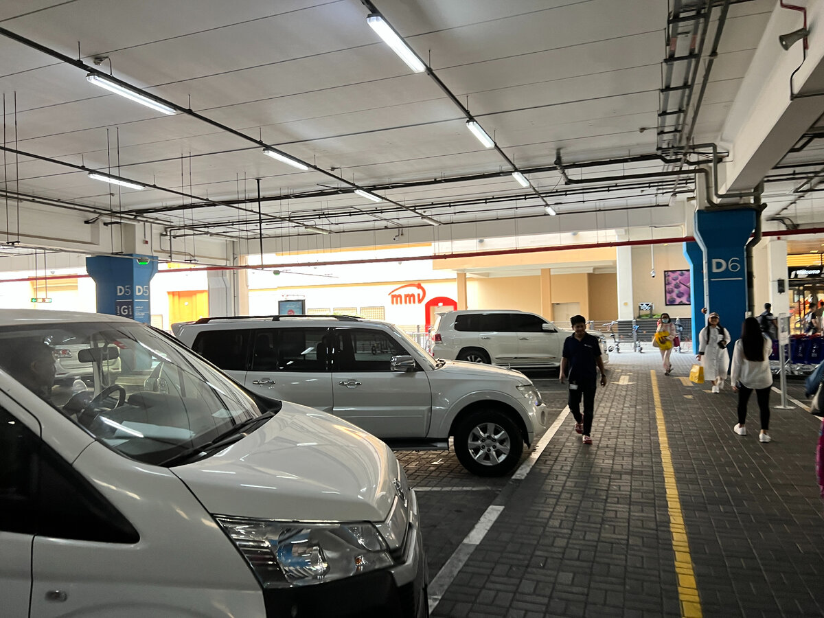 Виден магазин MMI - магазин алкоголя в ОАЭ