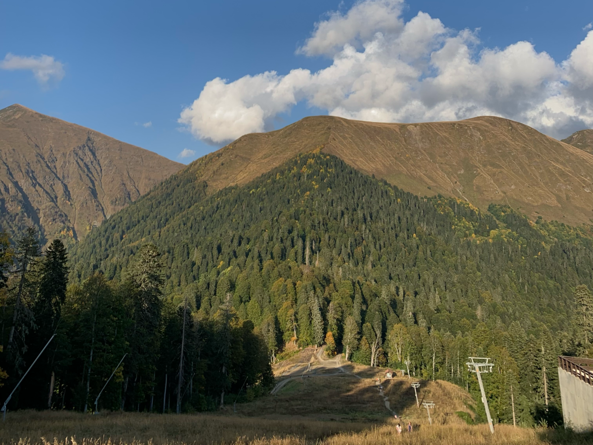 Навигатор говорит идти на эту гору. Неожиданно! 