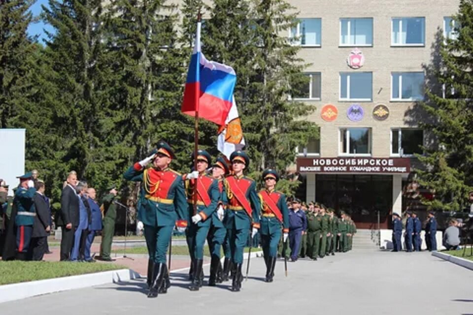 Казалось бы - парадоксально в наше время. Но, факт. В НВВКУ (Военный институт в Новосибирске) набор курсантов-офицеров в этом году значительно превысил предыдущий.