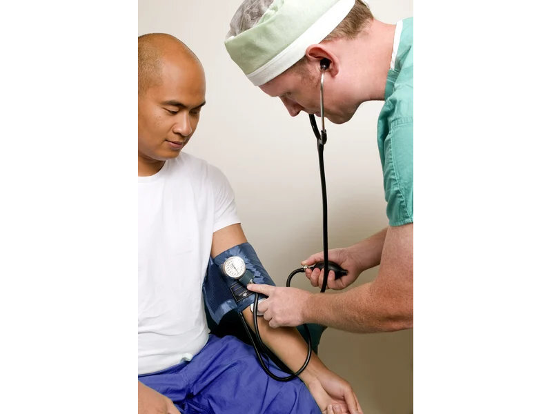  Доброго здоровья!  Высокое давление не причина головокружения. Общий источник — нарушение кровоснабжения мозга