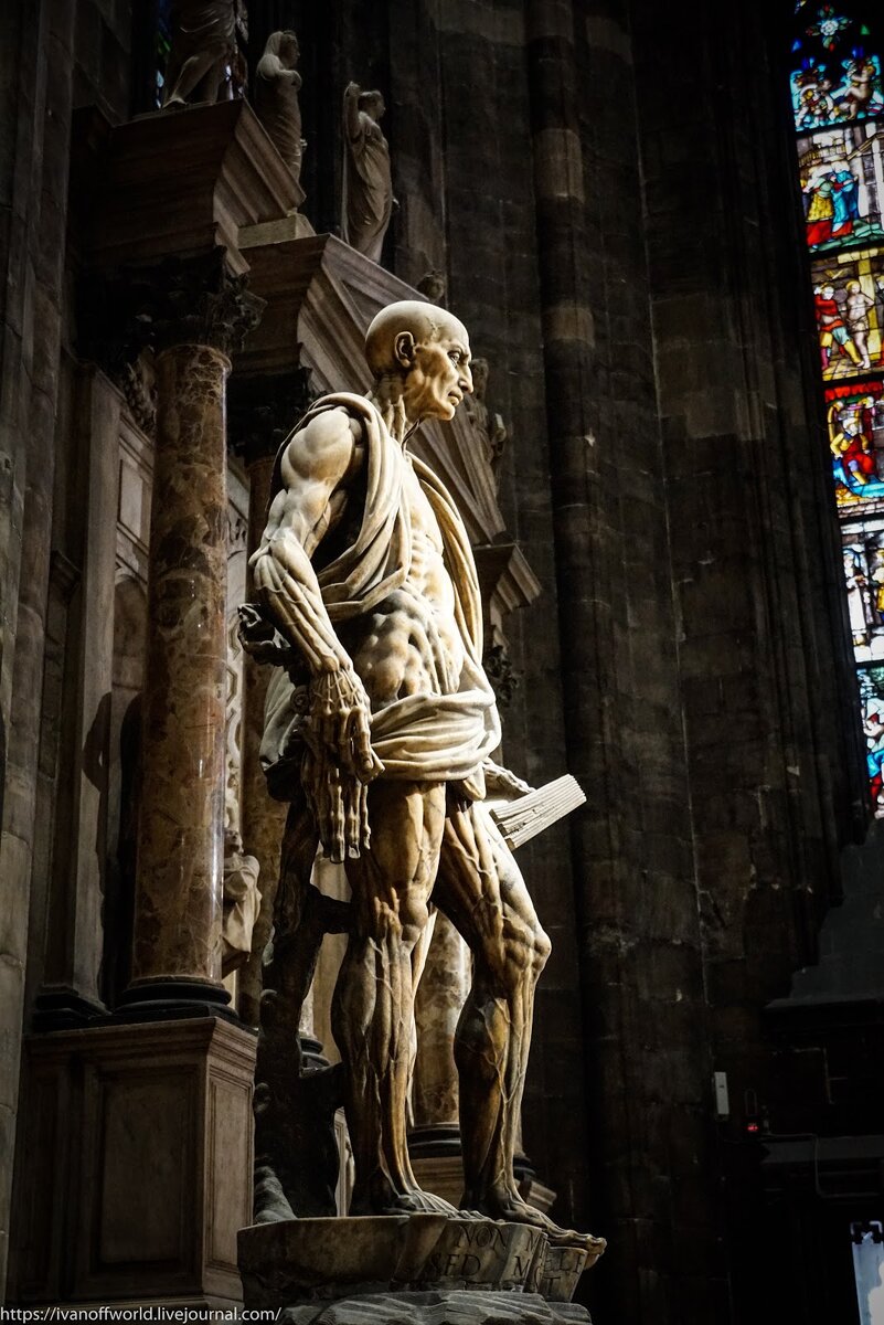 Апостол петра молния. Миланский Дуомо - статуя Святого Варфоломея. Статуя Варфоломея в миланском соборе. Марко д'Аграте. Статуя Святого Варфоломея.