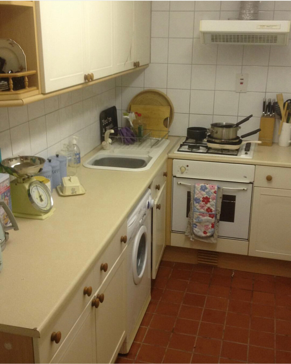 Кухня в доме Максин ДО  начала ремонта/ @welovehomeblog