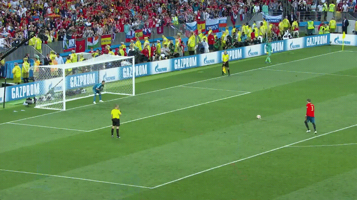 Серия пенальти. 2:1. Жерар Пике.