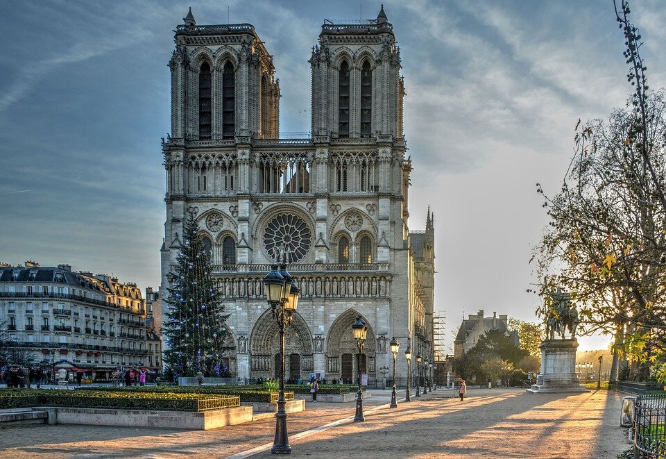 https://cdn.pixabay.com/photo/2018/08/12/01/42/cathedral-3599931_960_720.jpg