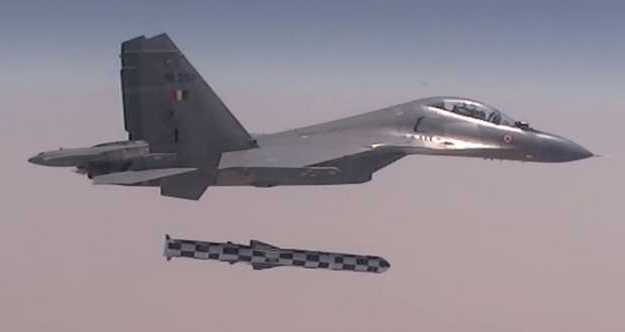Индийские Су-30 МКИ с ракетой Брамос 