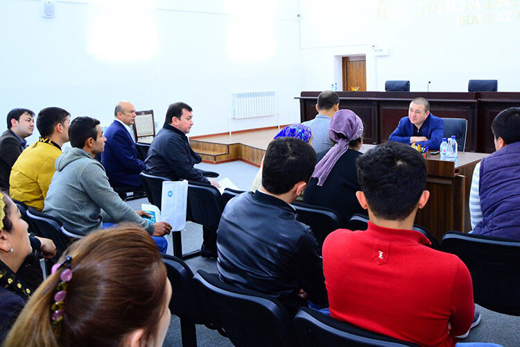 Жители Самаркандской области на встрече с руководством БПИ. Фото с сайта Stv.uz