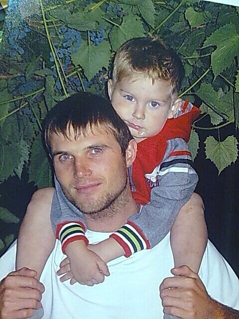 Всё детство на его шее, это Никита