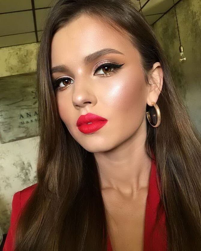 Пример оформления бровей по трендам 2020 года 