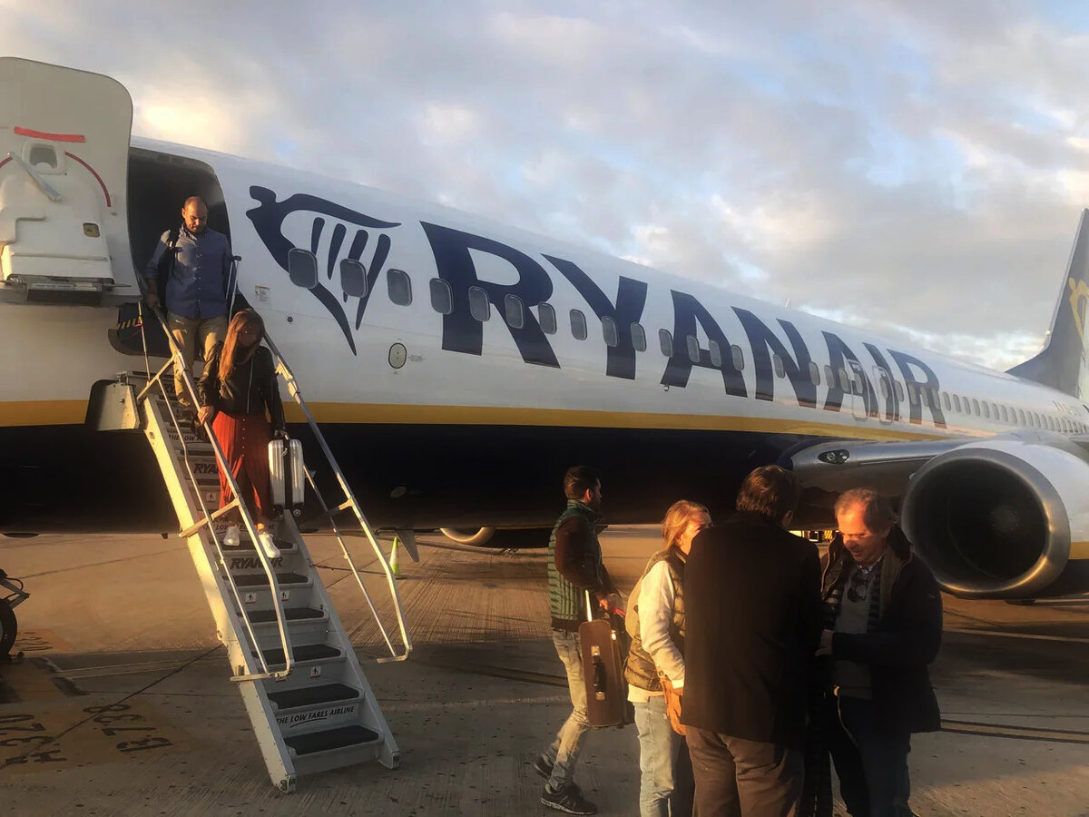 Ryanair - одна из немногих авиакомпаний мира, использующая свой, встроенный в самолеты, трап