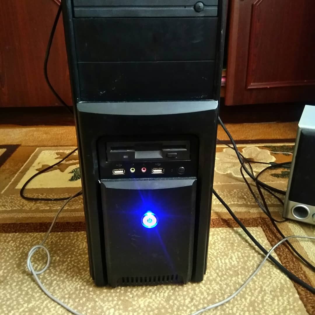 Комп, который сейчас продаю.                 Процессор Intel Core 2 Duo E6600 2,4 Ггц Оперативная память 4 Гб две планкиБлок питания Power Man 350WВидеокарта Gt730 1Gb  Играл в гта са, call of duty (2, modern warfare 2, World at war), потянет кс го и wot. Добавьте ваш жёсткий диск и будет работать