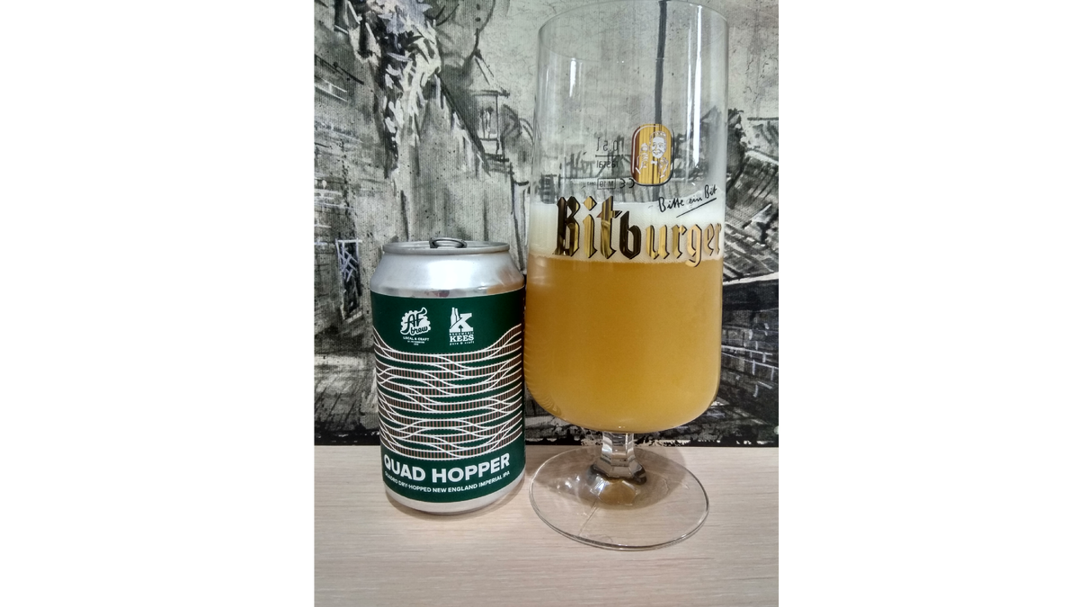Знаю-знаю, бокал не по стилю, но мне сочетание нравится. Quad Hoper в бокале Bitburger.