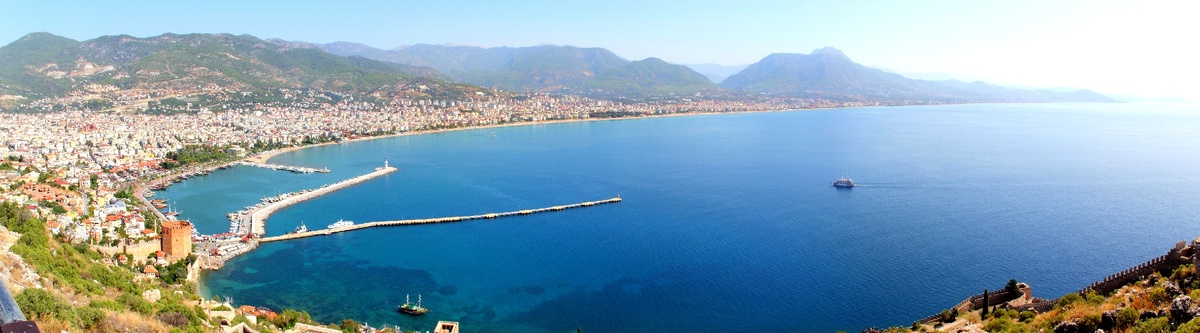 Панорама города Аланья вид с крепости.
