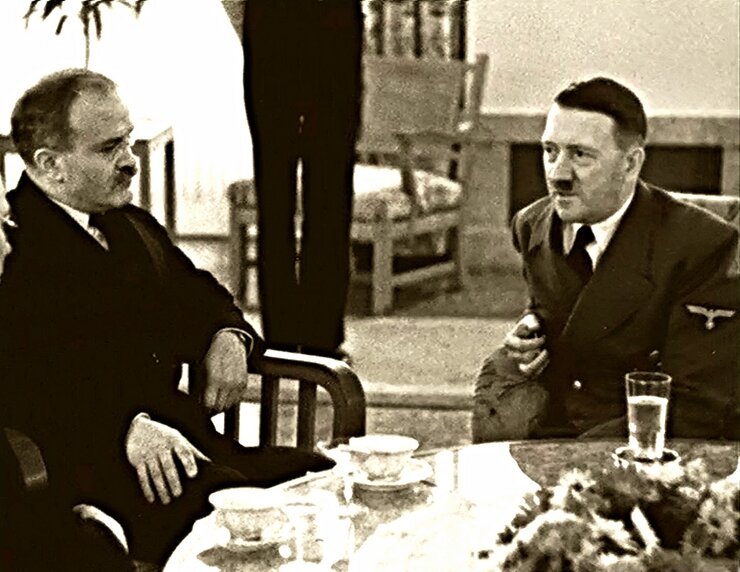 Молотов и Гитлер.
