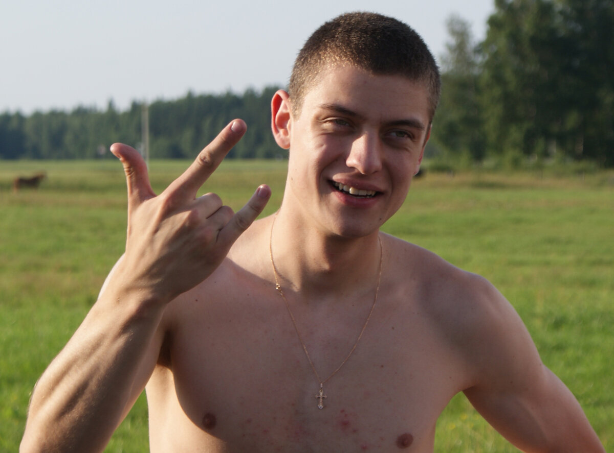 Каким "красавчиком" я был в 20 лет. Обратите внимание на грудь, она вся в прыщах! Это не прекращалось долгие годы...