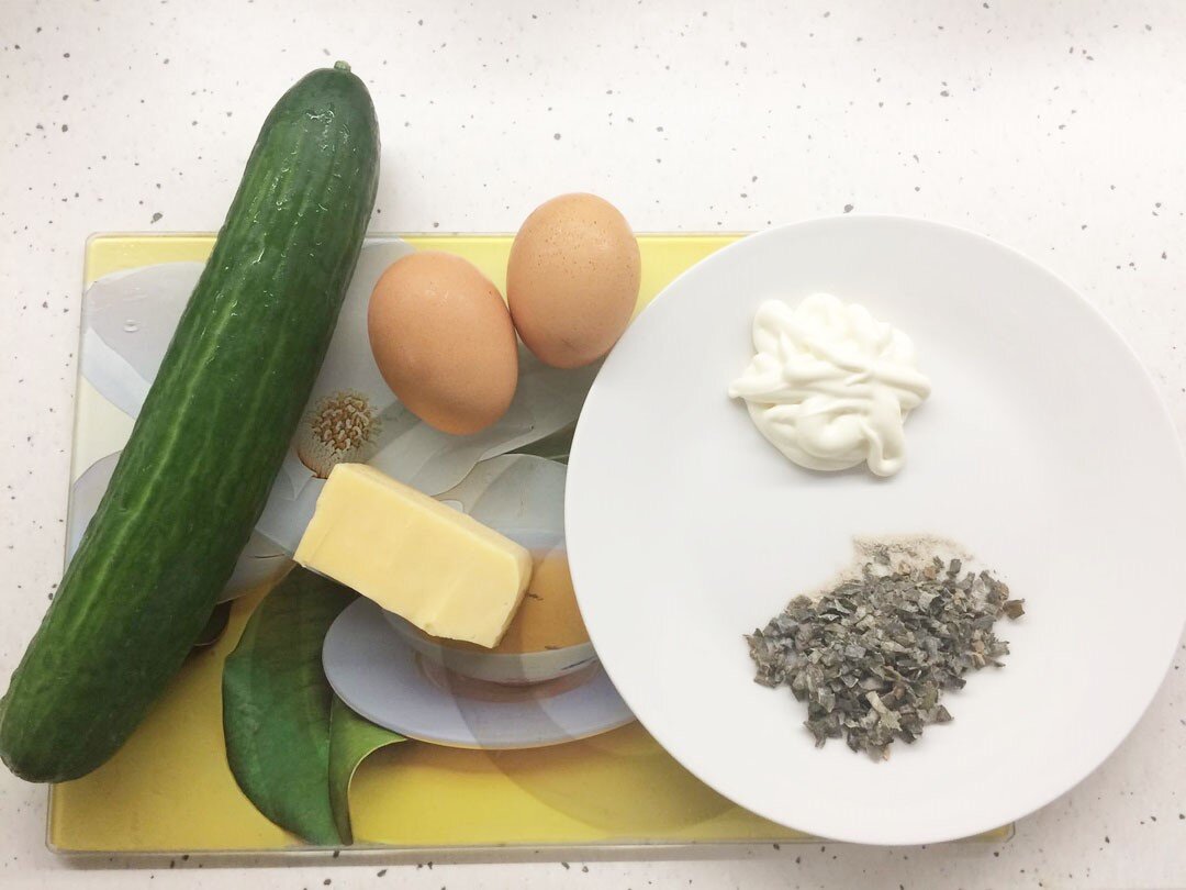 Всего 4 ингредиента и заправка :) это все что вам понадобится