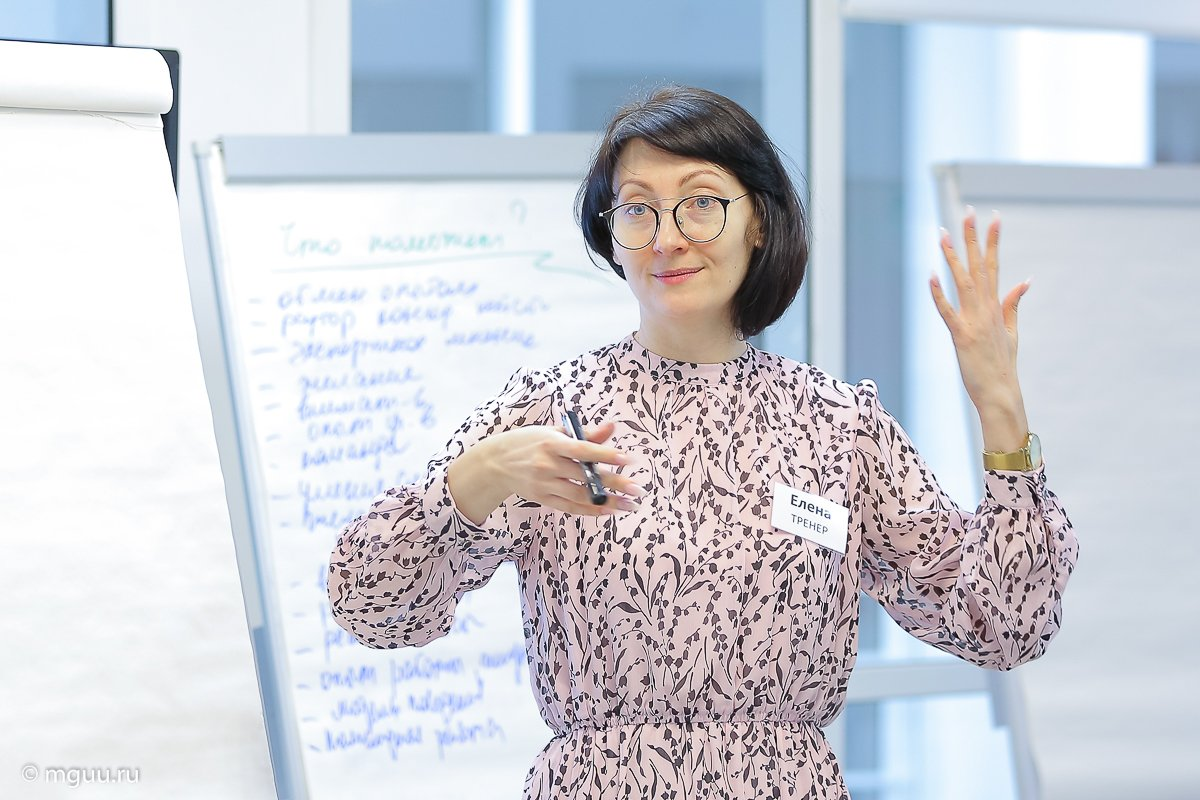 Консультант по управлению и бизнес-тренер Елена Соколова
