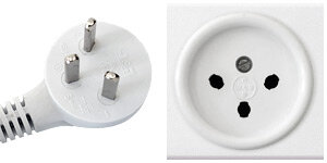 Стандартный разъем розеток в Израиле, 
источник: http://planetolog.ru/