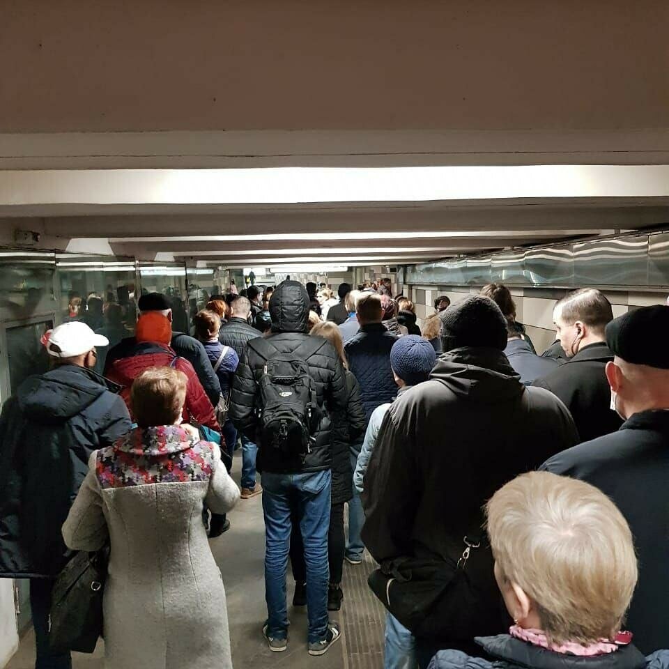 метро девяткино в час пик