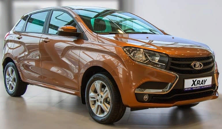 Дополняет ТОП дешевых автомобилей в России в 2020 отечественное решение, которое предлагает неплохое сочетание цена-качество. Агрессивный стиль подчеркивается раскосыми фарами, необычной решеткой радиатора, а высокий клиренс обеспечивает хорошую проходимость. Вместительный салон оснащен двумя подушками безопасности, системой замыкания дверей при движении, достойной аудиосистемой. Разгон осуществляется 1.6 л. бензиновым двигателем мощностью 106 л.с. Преимущества Большой багажник Управляемость Проходимость Недостатки Расход топлива Обзор назад Тесный задний ряд Цена Стоимость машины от 550.000 руб. 