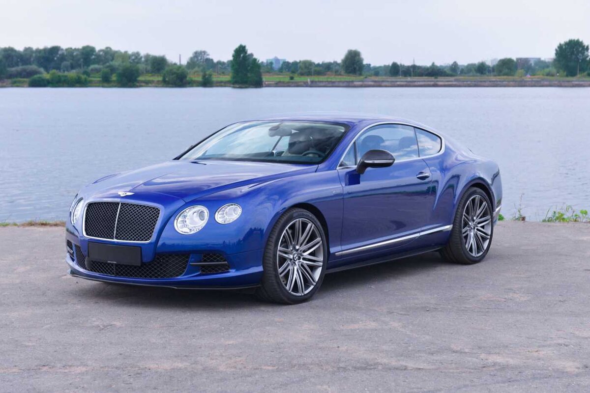 голубой Bentley Continental