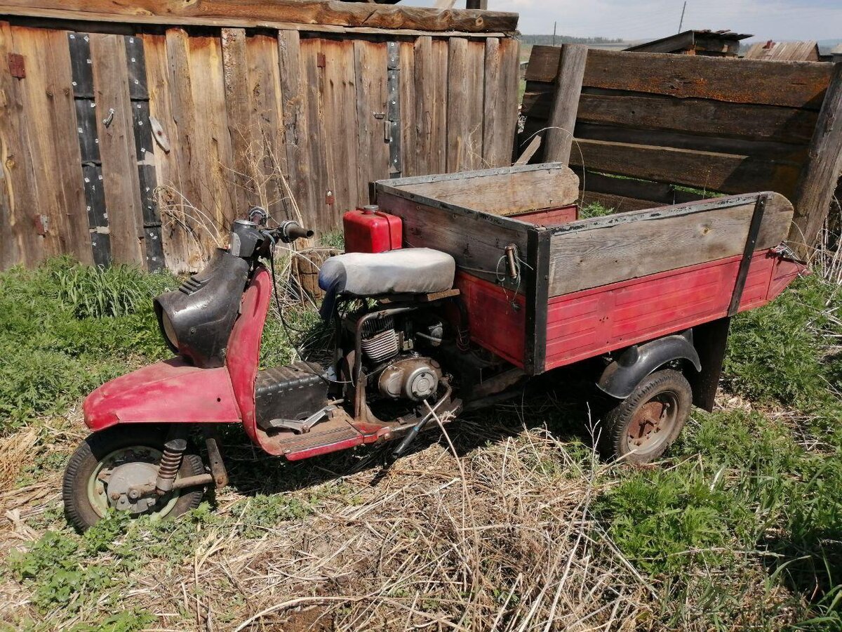 Фото было сделано после того, как я на нем навозил полный дровенник дров на следующую зиму