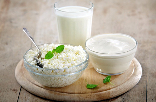 • Кисломолочные продукты (средняя жирность или обезжиренные);