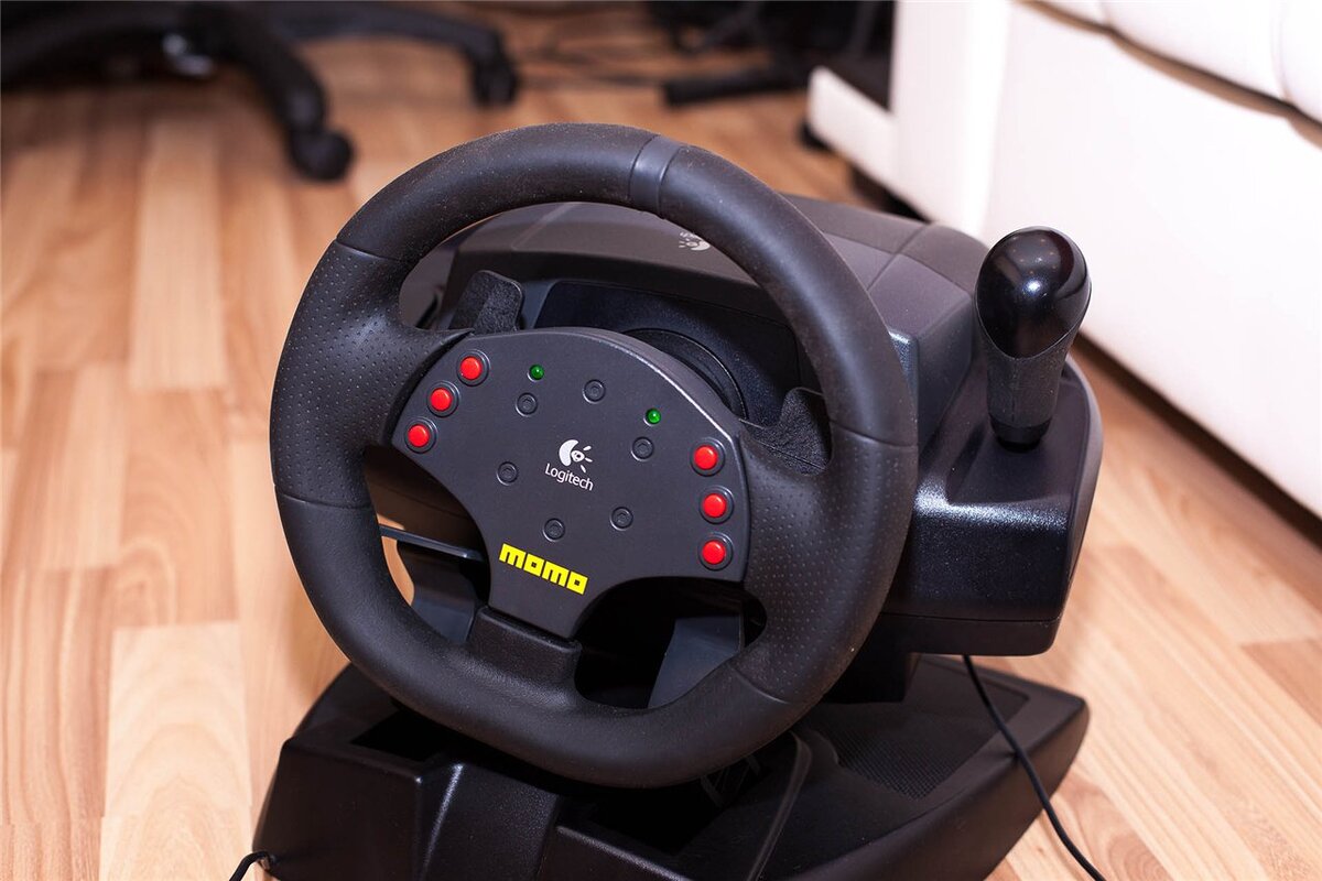 Logitech MoMo Racing