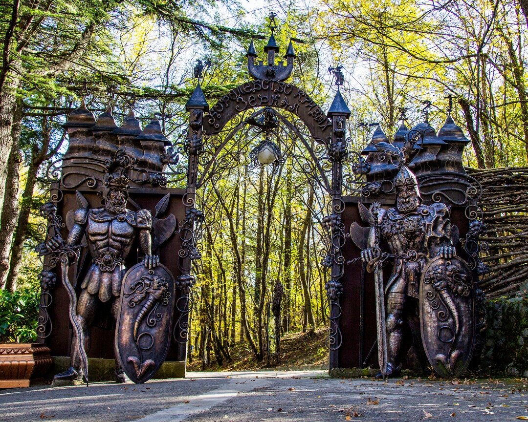 Поляна сказок ул кирова 169 ялта фото