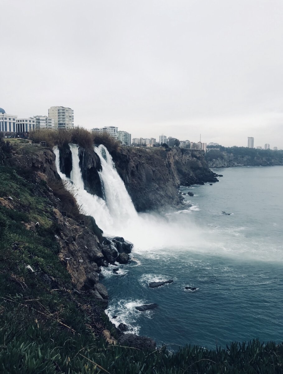 Дюденский водопад в Анталии. Фотокарточка из личного архива.