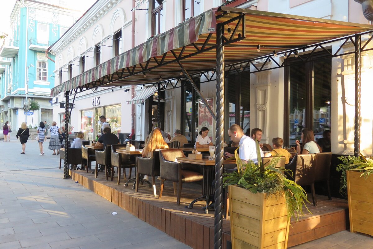 Недавно счастьем было просто посидеть наконец в кафе на улице)))))