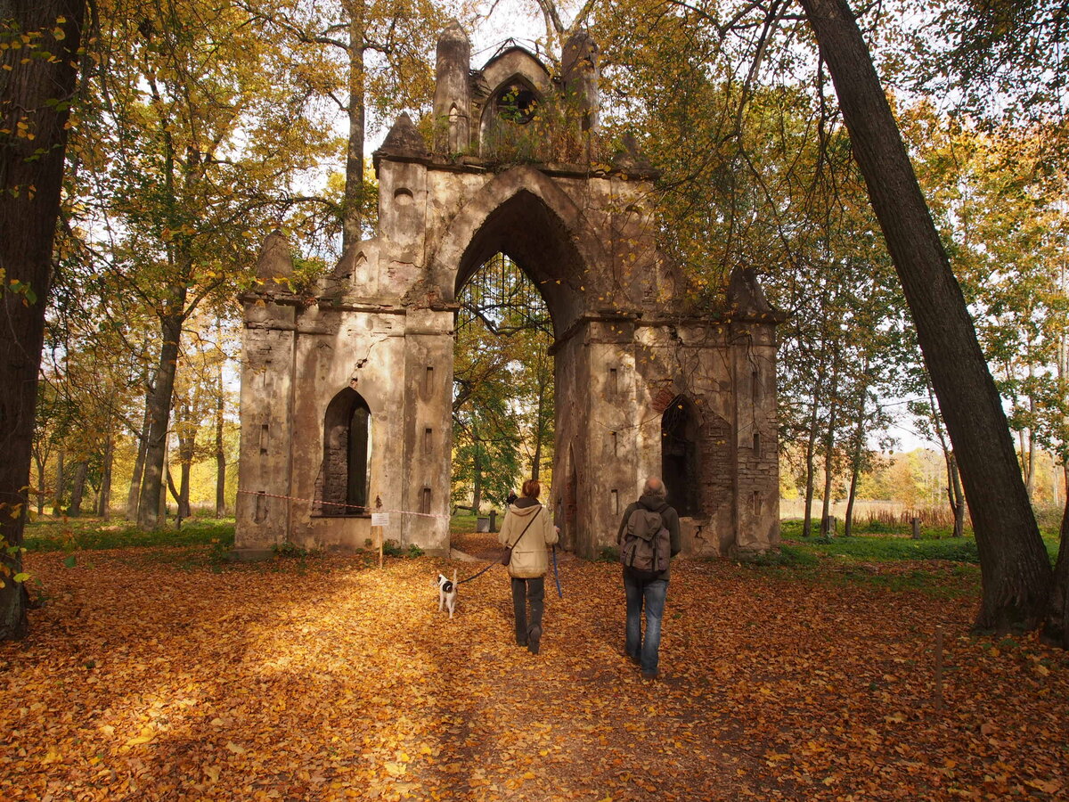 Готические ворота. Фото - сообщество «Наша Ижорщина»
