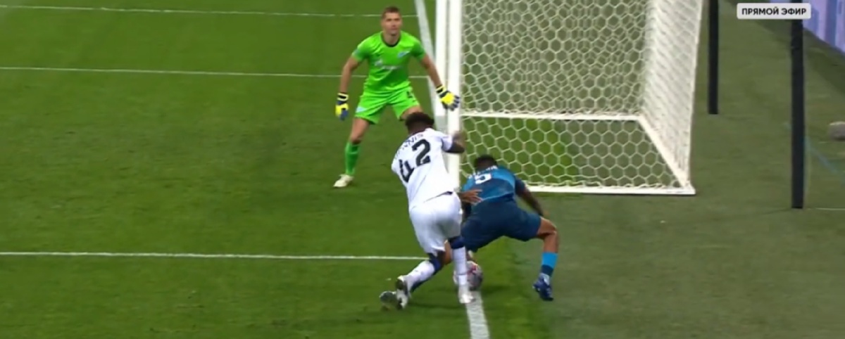 Кадр из матча Зенит -Брюгге .