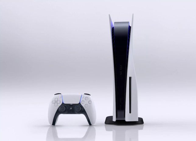 SonyНа этом фото PS5 кажется намного меньше, чем есть на самом деле.
