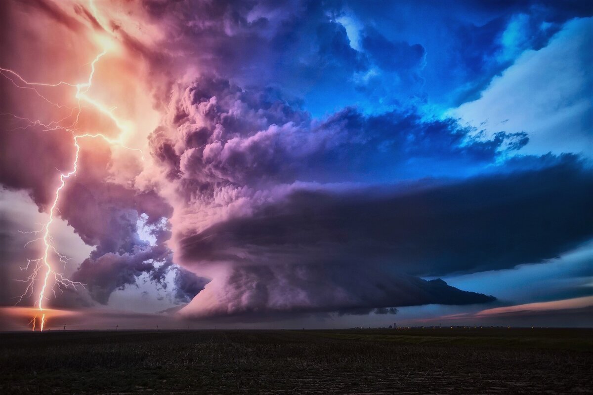 Хотя сейчас он утихает, Йота достигла своего пика как шторм категории 5 необычно поздно в сезоне.