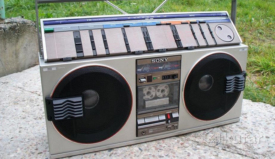 Огромный кассетный магнитофон Sony 1981 года. В СССР их привозили ...