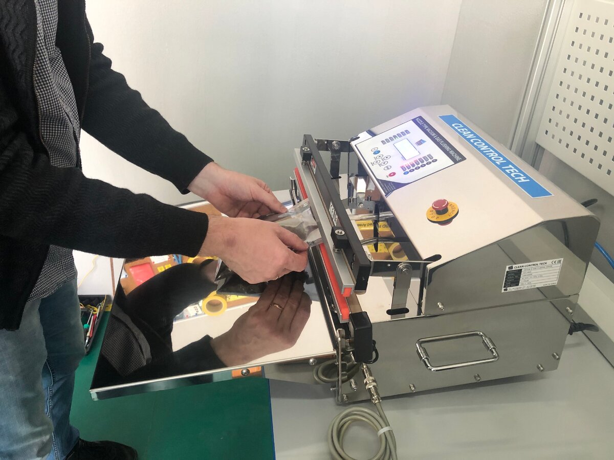 Вакуумный упаковщик CQ-812.