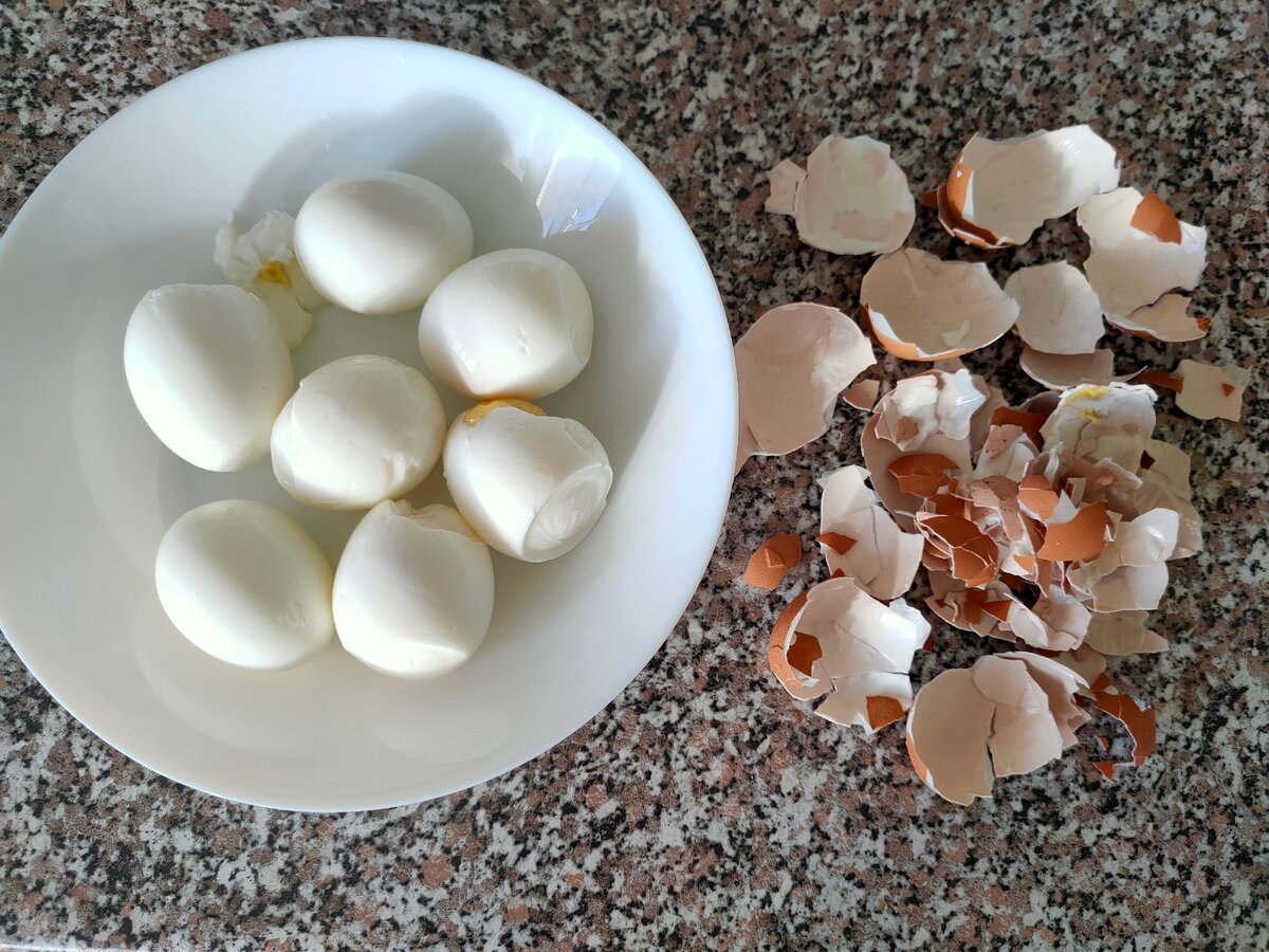  Улучшите чистку яиц с помощью пищевого уксуса 