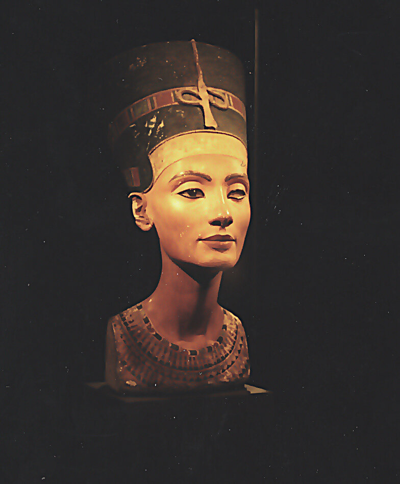 Оригинал песни нефертити. Нефертити царица Египта. Бюст Нефертити. Голова царицы Нефертити. Бюст Нефертити оригинал.