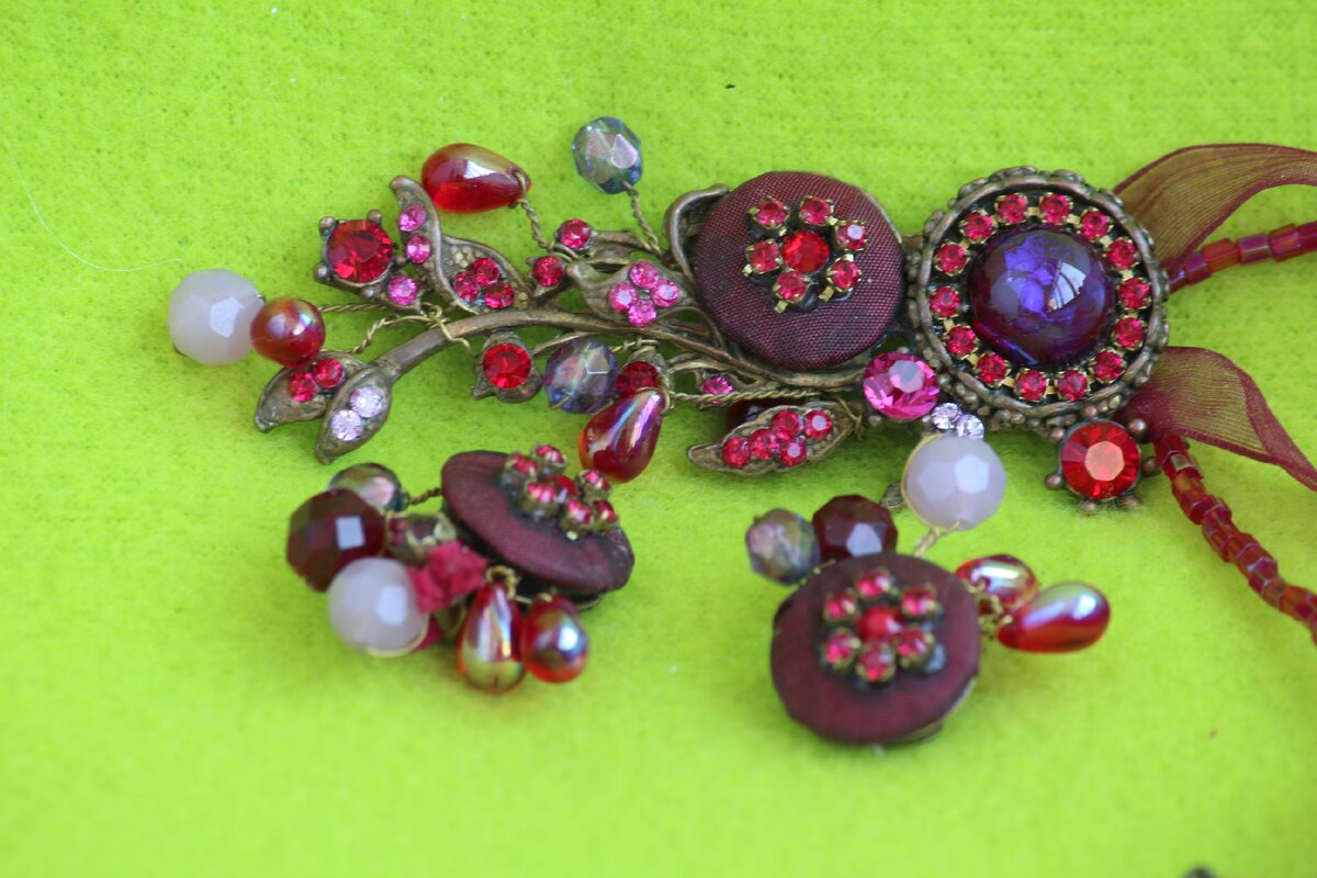 Комплект, который сделала и подарила мне подруга. Подробно можно рассмотреть, если полистать галерею. Фото автора канала