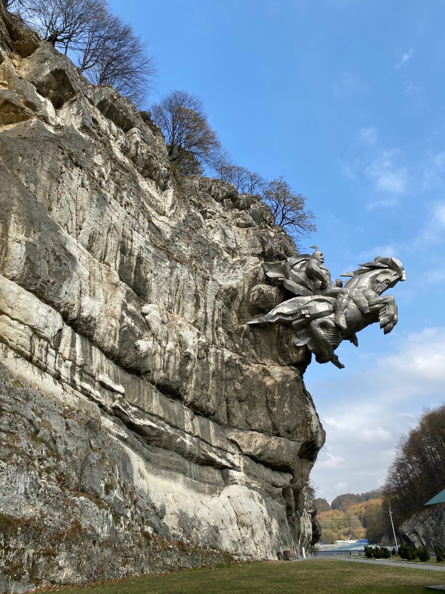 Георгий победоносец в осетии в скале фото