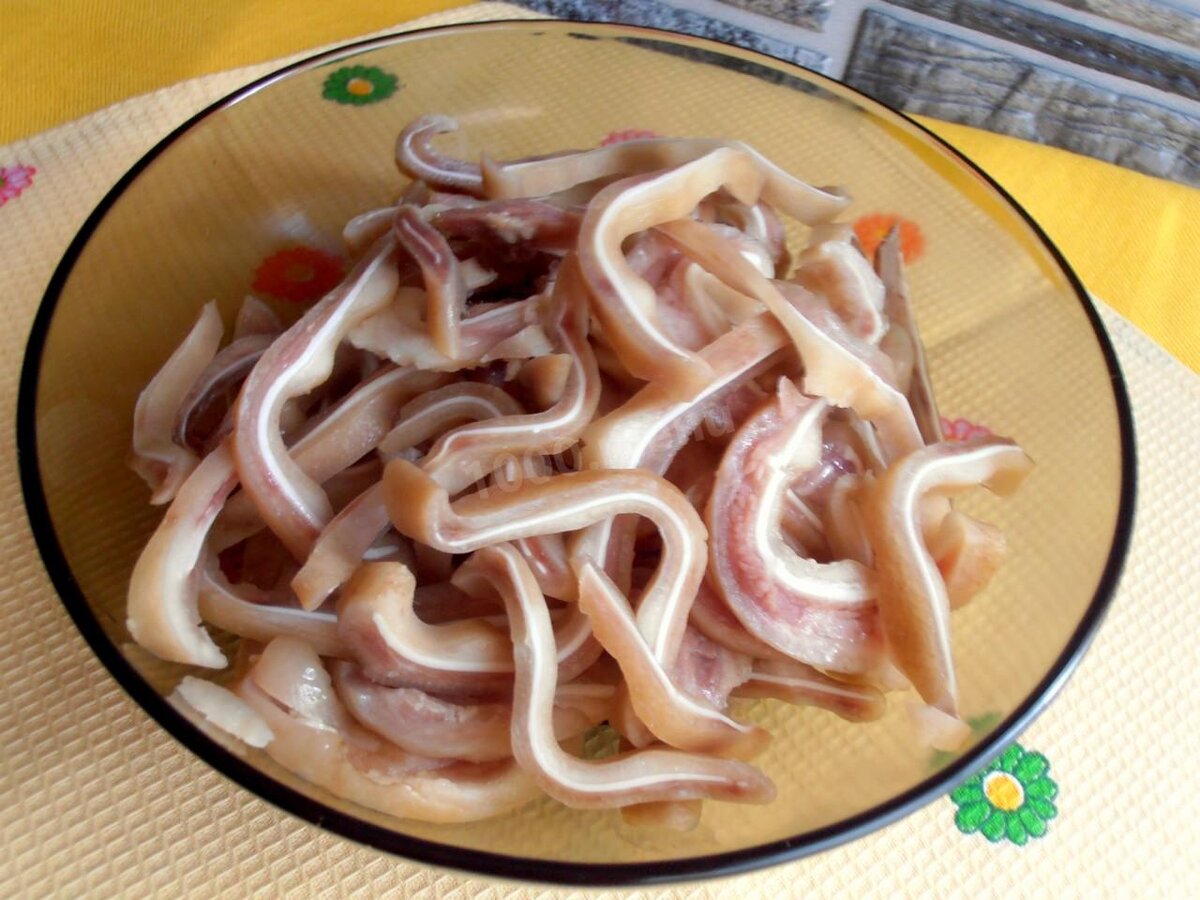 Источник: https://yandex.ru/images/search?cbir_page=similar&pos=0&cbir_id=3471340%2F8tNv78FsGHZd4MvHPXAzEw3102&img_url=https%3A%2F%2Falcdrink.ru%2Fwp-content%2Fuploads%2F2020%2F12%2Fsvinye-ushi-po-koreiski-v-domashnix-usloviyax_1566669826_4_max-768x576.jpg&rpt=imageview