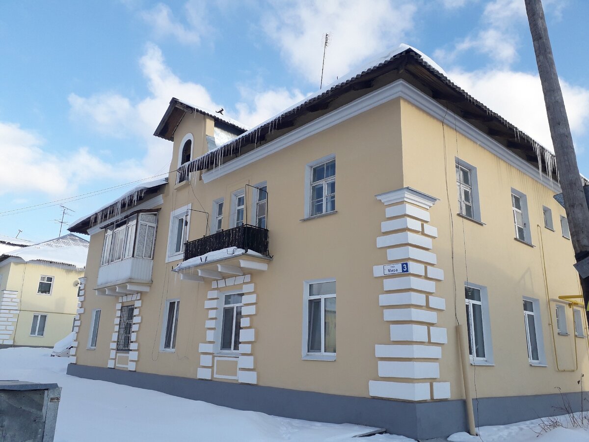 Повсюду в Исети - свежий капитальный ремонт старых двухэтажек. Фото автора.