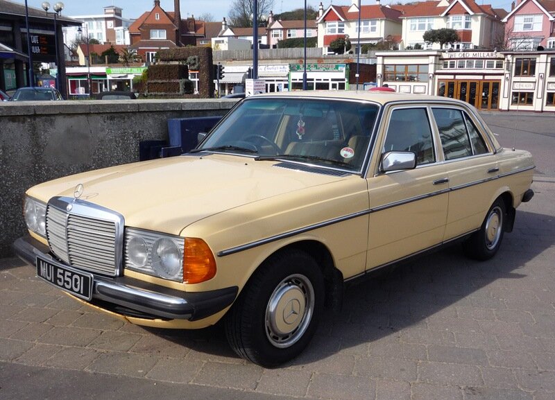 Легендарный дизельный немец с самым надёжным двигателем - Mercedes-Benz 300D W123